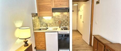Fridge, oven, coffee/tea maker, toaster