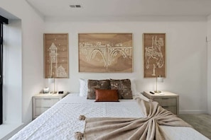 3 habitaciones, tabla de planchar con plancha, wifi y ropa de cama 