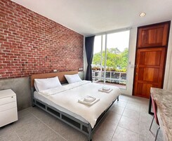 Standard Studio, Balcony | Desk, free WiFi