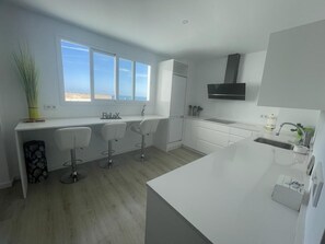 Private kitchen - Penthouse - La Carihuela (Torremolinos)