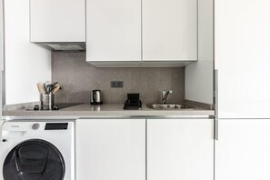 Réfrigérateur, plaque de cuisson, lave-vaisselle