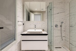 Hair dryer, towels - Bomonti 22 - 632 (Şişli)