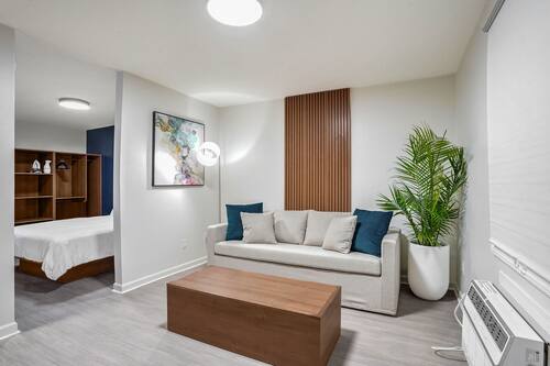 Deluxe Studio Suite | Living area