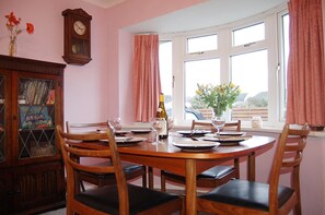 Dining - Wulfrun Bungalow in Tywyn (Tywyn)
