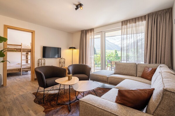 TOP 5 | Living area | 30-inch Smart TV with digital channels