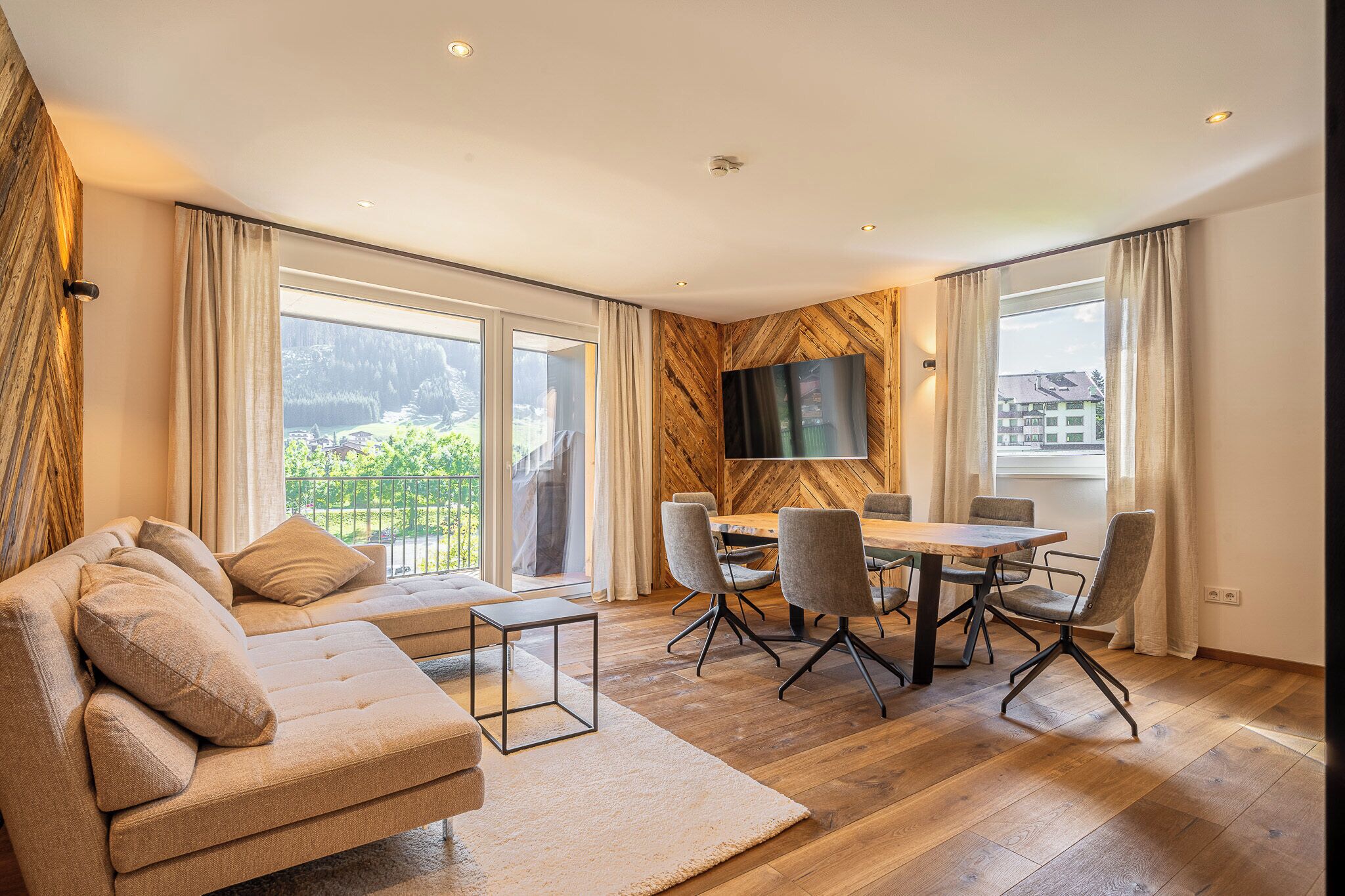 TOP 6 | Essbereich im Zimmer