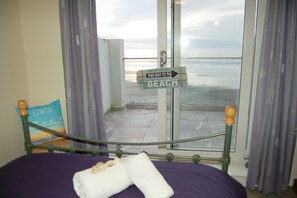 2 bedrooms, travel crib, internet, bed sheets - Seagull Beach House in Tywyn (Tywyn)