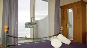 2 bedrooms, travel cot, Internet, bed sheets