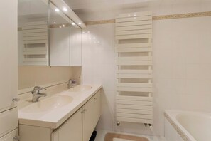 Apartment | Bathroom - Seafront Apartment in Blankenberge (Blankenberge)