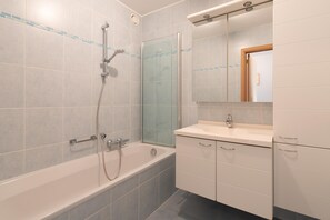 Apartment | Bathroom - Comfy City Stay Near Sea (Ostend)
