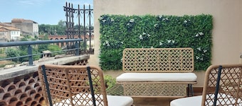 Villa Sixty, Apartment in the heart of the Bastide with exceptional view of the lot!