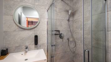 Superior Double Room | Bathroom | Hair dryer, towels