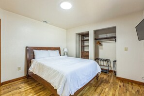 3 Schlafzimmer, Schreibtisch, Bügeleisen/Bügelbrett, kostenloses WLAN