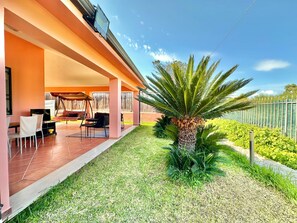 Outdoor dining - Villa Grace, 200 meters from the beach, independent (ALCAMO)