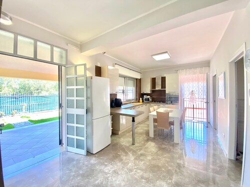 Villa Grace, 200 meters from the beach, independent