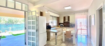 Villa Grace, 200 meters from the beach, independent