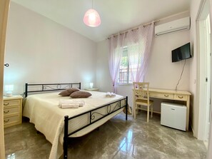 4 bedrooms, WiFi, bed sheets