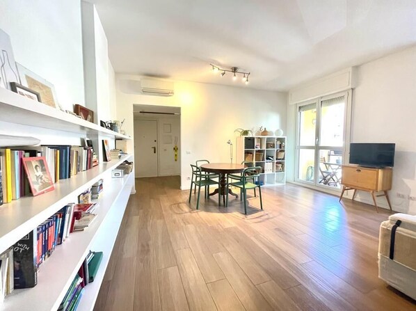 Interior - BILO AT MOUNT STAR (Milano)