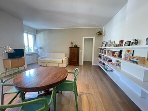 Interior - BILO AT MOUNT STAR (Milano)