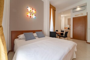 Family Quadruple Room | In-room safe, desk, iron/ironing board, free WiFi - Il Passetto (Rome)