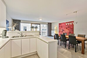 Private kitchen - Carlton Apartment In Blankenberge (Blankenberge)