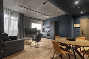 Estudio superior | Servicio a la habitación