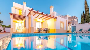 A modern villa with a swimming pool, outdoor seating, and a pergola. - Villa Azzurra (Albufeira)