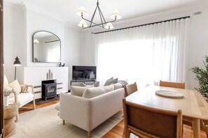 TV, fireplace, books, stereo