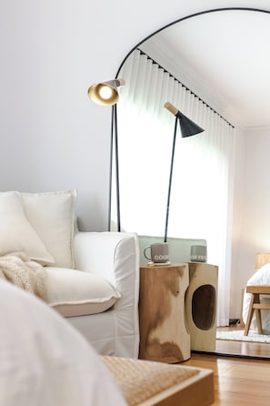 2 habitaciones, escritorio, tabla de planchar con plancha y wifi