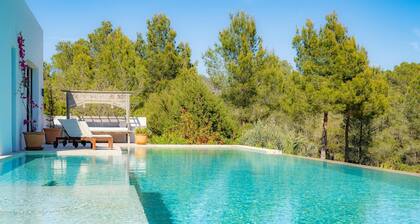 Countryside Villa With Pool