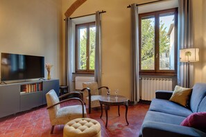 Apartment | Living area | 40-inch flat-screen TV with digital channels