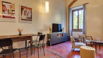 Leilighet | Oppholdsområde | En 40-tommers Flatskjerm-TV med digitale kanaler