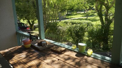 Preserved, authentic house on the edge of a park in a Bastide in the Lot department