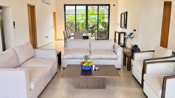 奢华别墅, 阳台, 海景 | 起居区