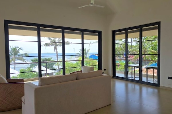 Luxury Villa, Balcony, Sea View | Living area