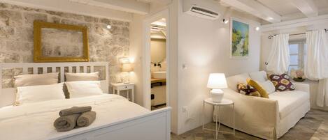 Luxury Studio, City View | Free WiFi