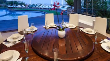 Villa | Dining
