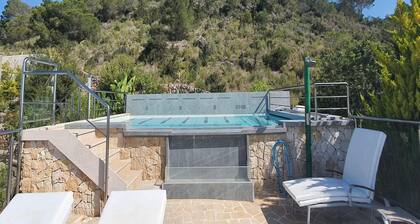 Unique Villa With Outdoor hot tub