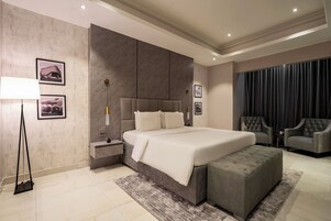 In-room safe, laptop workspace, soundproofing, free WiFi