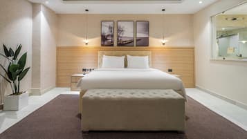 In-room safe, soundproofing, free WiFi, bed sheets