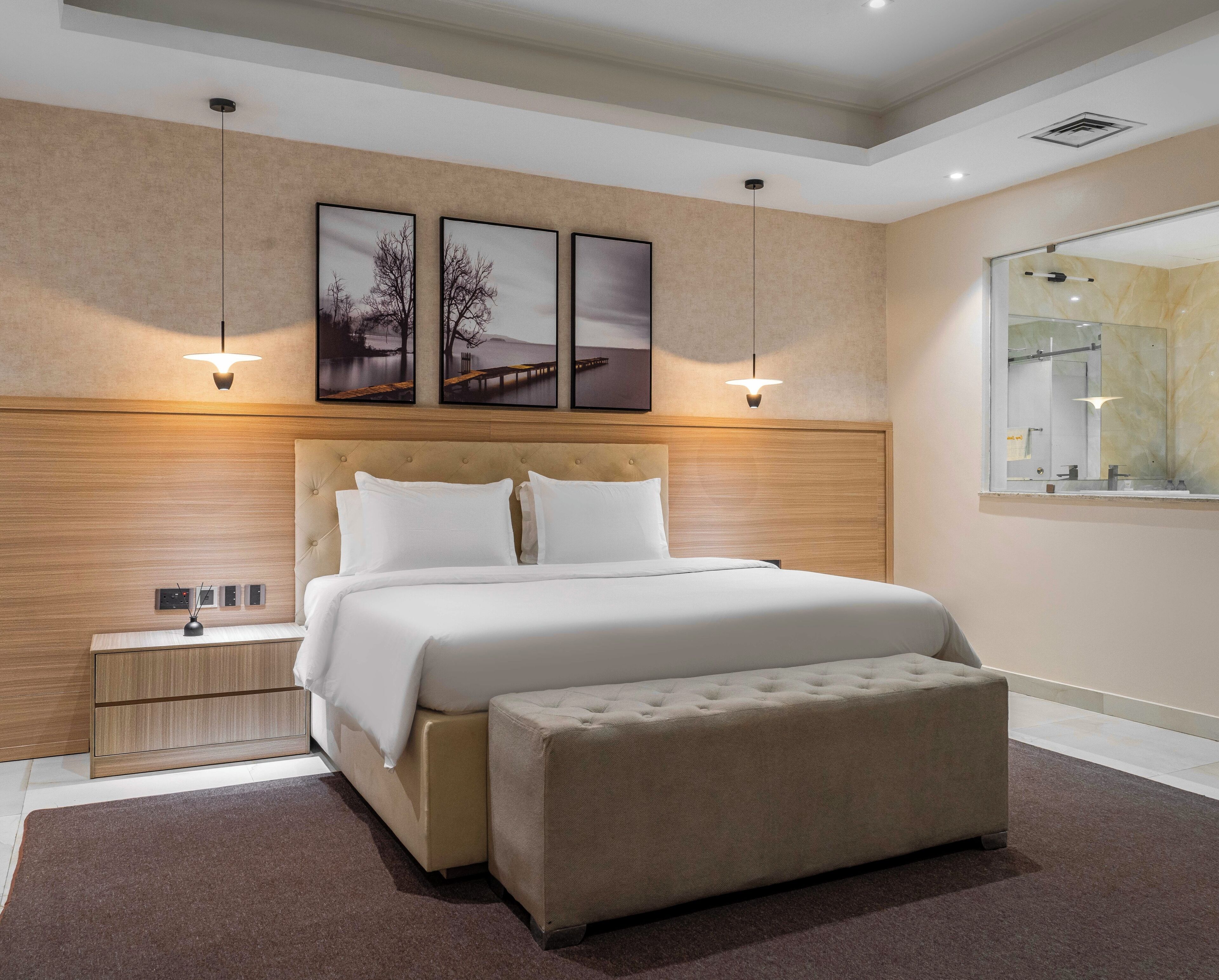 In-room safe, soundproofing, free WiFi, bed sheets