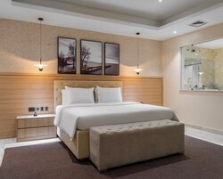 In-room safe, laptop workspace, soundproofing, free WiFi