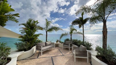 Villa Francoise - 4 Bedroom Beachfront w Pool