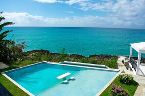 Villa | 5 bedrooms - The W Villa 5 B R Oceanfront w Staff (Whitehouse)
