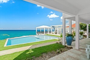 Villa | 5 bedrooms - The W Villa 5 B R Oceanfront w Staff (Whitehouse)