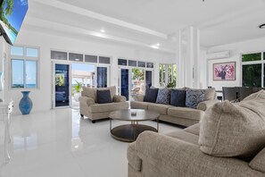 5 bedrooms - The W Villa 5 B R Oceanfront w Staff (Whitehouse)