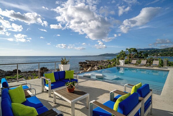 Villa - Santosha Whitehouse JM - 10 Bedroom Villa w Private Beach (Whitehouse)