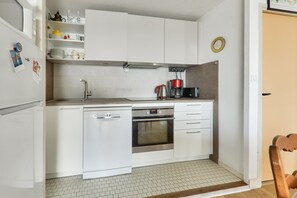 Kühlschrank, Mikrowelle, Ofen, Geschirrspüler