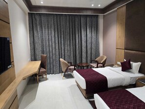 Habitación Deluxe con 1 cama matrimonial o 2 individuales, vista al resort | 1 habitación, ropa de cama de alta calidad y escritorio