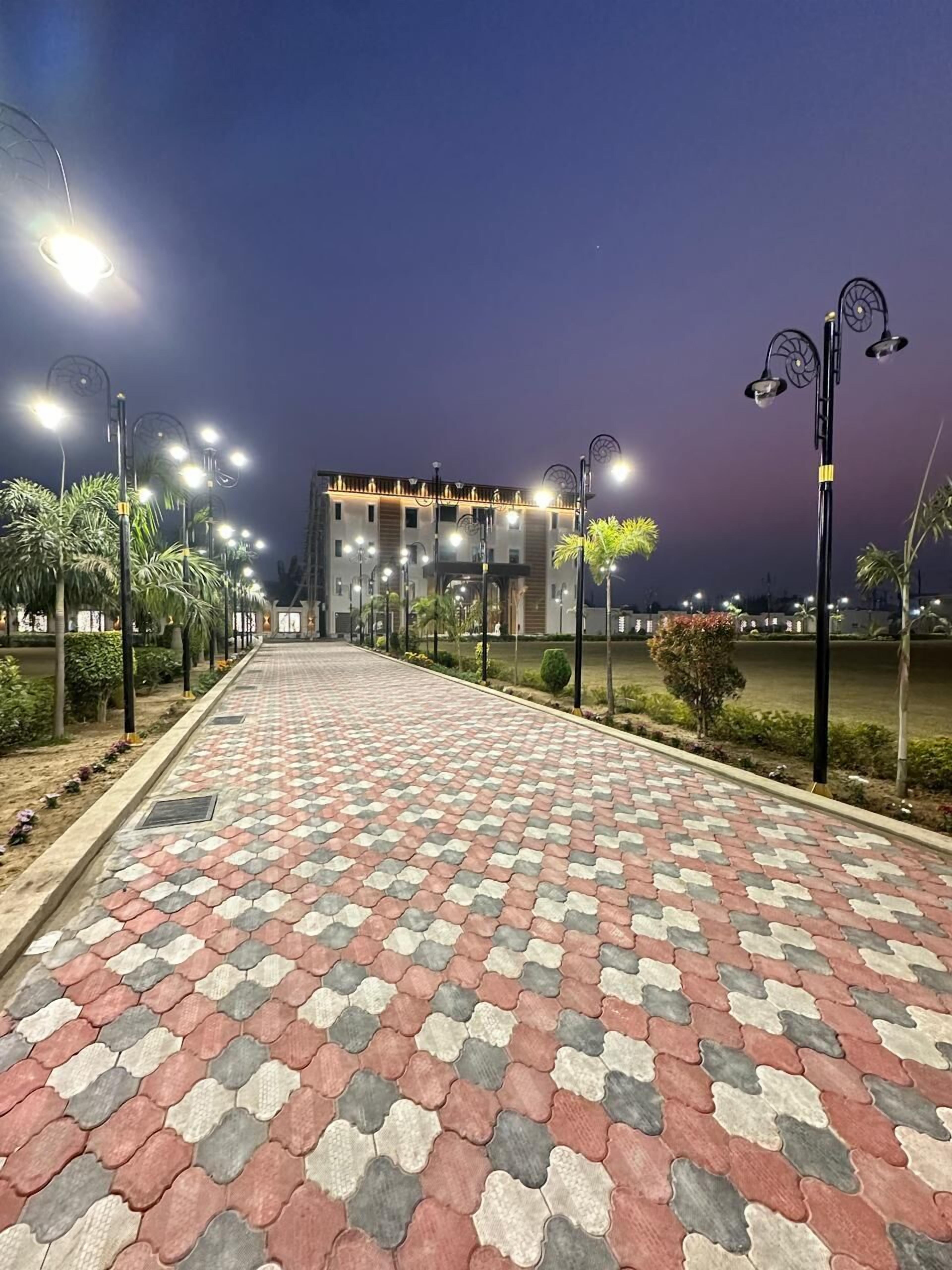 Vista frontal de la propiedad